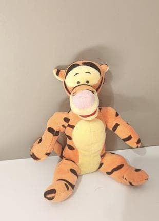 Плюшевая игрушка тигра (tigger), персонаж из популярной истории о винни-пухе от disney
