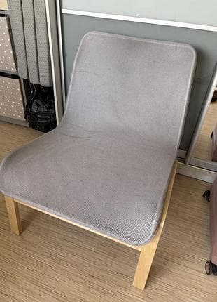 Крісло сіре на деревʼяному каркасі ikea